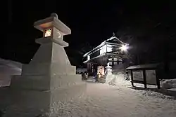 弘前城東門と雪燈籠
