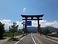 弥彦山と大鳥居