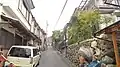 京都市北区南旧土居町。道を挟んで右側の家が高い。かつて御土居だった跡