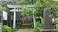 御霊神社（和田義盛公創建、三浦義明公坐像首塚有）