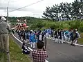 急坂ではお互いの山車の引き手が手伝って上る