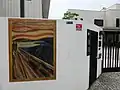 悲壮な顔をしてこの絵の前に立ってください