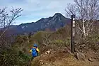 山頂からの高妻山