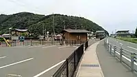 本揖斐バス停・全景（2017年5月）