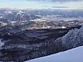 高社山(左前)･岩菅山(左奥)･中野市街(右前)･横手山･笠ヶ岳(右奥)
