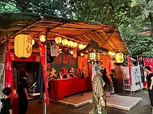 毎年7月に開催される野外劇のために設置される特設ステージ(花園神社)