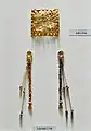 126号墳出土 金製方形板・金製垂飾付耳飾東京国立博物館展示。