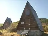 避難小屋、ここから山頂まで約1時間かかる