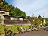 待合所(入口側より)