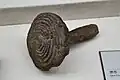 甕の当て具日置荘遺跡出土。大阪府立近つ飛鳥博物館展示。