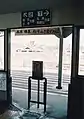 高田、王寺方面は跨線橋から対面ホーム　案内看板(2007年1月)