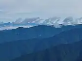 易老岳付近の崩落地から尾高山を望む