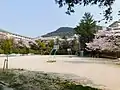 桜の季節の北九州市立桜ヶ丘小学校