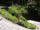 峠に続く国道308号線大阪側の最急勾配31%の場所。