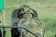 暗視眼鏡用鉄帽覆後方より