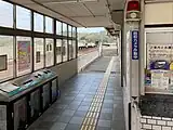 改札より加茂方面行きホームを望む(2021年4月)