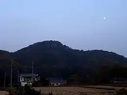 望月城跡と望月(満月)