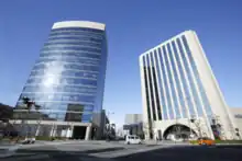本社が入る濃飛ビル(左)