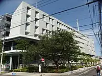 事務所が入る東京都八王子合同庁舎