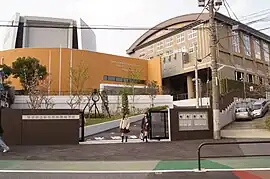 東京都立総合芸術高等学校校門