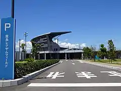 東出入口にて
