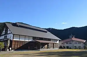 東栄町立民芸館と花祭会館