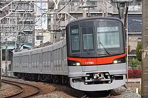 THライナーとして運用されている70090型(2023年4月2日 春日部駅 - 一ノ割駅間)