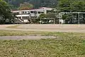 松本市立安曇小中学校を国道側から望む