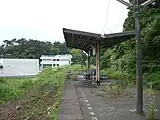 廃止後のホーム　左が1番のりば･上り　右が2番のりば･下り（2007年6月9日）