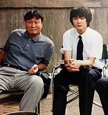 ロケ会場での松田龍平と松下順一