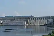 豊満ダム(松花江)と豊満発電所。再開発により新ダムが建設され水没した。