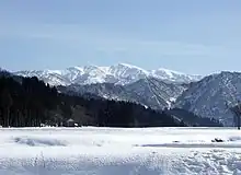 栃堀地区より望む冬の守門岳