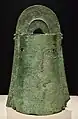 3号銅鐸外縁付鈕2式、2区流水文銅鐸。総高45.0cm、重量4.64kg。