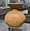 二重口縁壺國學院大學博物館展示。