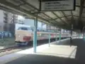 横須賀駅の側線。臨時列車として運行された183系が留置されている(2012年11月)