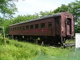駅構内保存オハフ502（2005年5月）