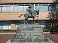 武田太郎信義之像（韮崎市市役所入口前銅像）