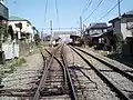 武蔵五日市駅寄りの踏切から見た構内（2011年4月）