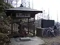 地蔵とぶどう峠石碑