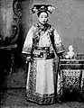 光緒時代毓朗貝勒福晋の大拉翅