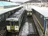 東日本大震災前の1･2番線ホーム。1番線（画像左）に停車しているのは快速「南三陸」。（2008年1月）