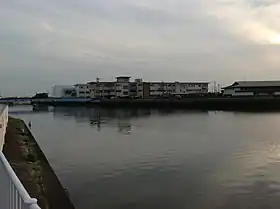 校舎遠景（2012年10月8日撮影）