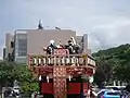 江差山車会館搬入前に山車人形の頭などを外す