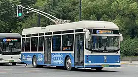 2023年現在の主力車両・SWB5129BEV77G(2023年撮影)