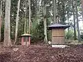 城址内に立つ不動堂
