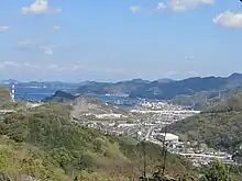 津久見市中心部の全景(馬蹄型)