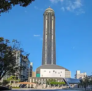 海峡メッセ下関と海峡ゆめタワー(細江貨物ヤード跡東側)