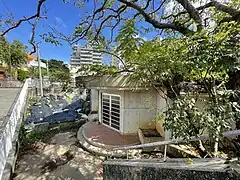プール入口