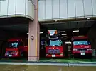 西消防署の梯子車(中)と救助工作車Ⅲ型(右、更新済)左は南消防署の救助工作車Ⅲ型