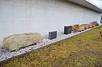 石樋蓋（大阪府指定文化財）・中樋放水部の石棺群（大阪狭山市指定文化財）